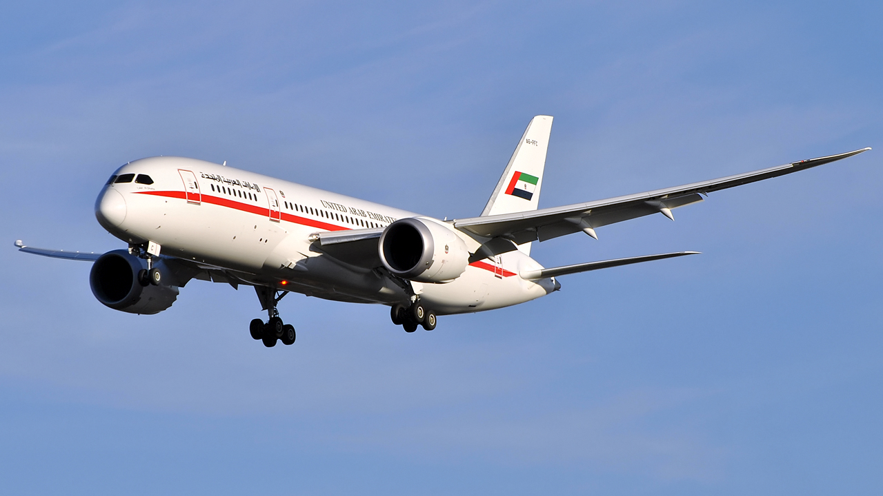 Abu Dhabi Amiri Flight / B787-8 "Dreamliner" / A6-PFC / Berlin-Tegel / 24.12.2015