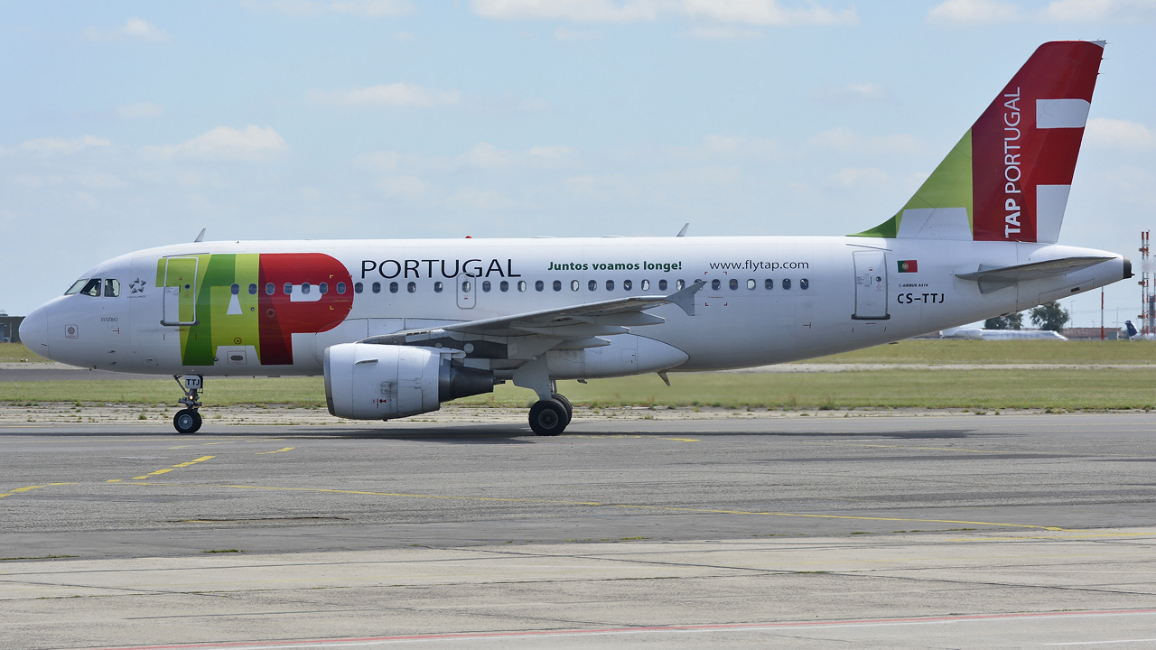 TAP Portugal / A319 / CS-TTJ / Berlin-Schönefeld / 07.08.2016 *"Together we fly away" sticker*