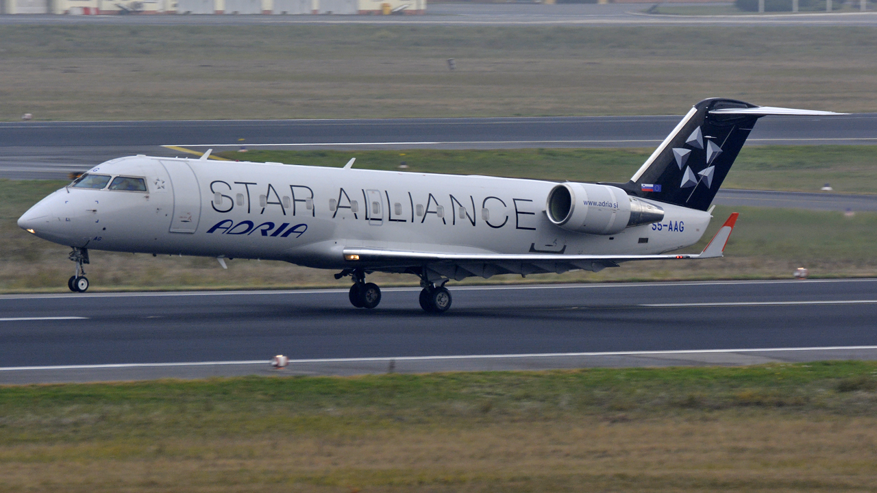Adria Airways / CRJ-200 / S5-AAG / Berlin-Tegel / 26.10.2016 *Star Alliance c/s*