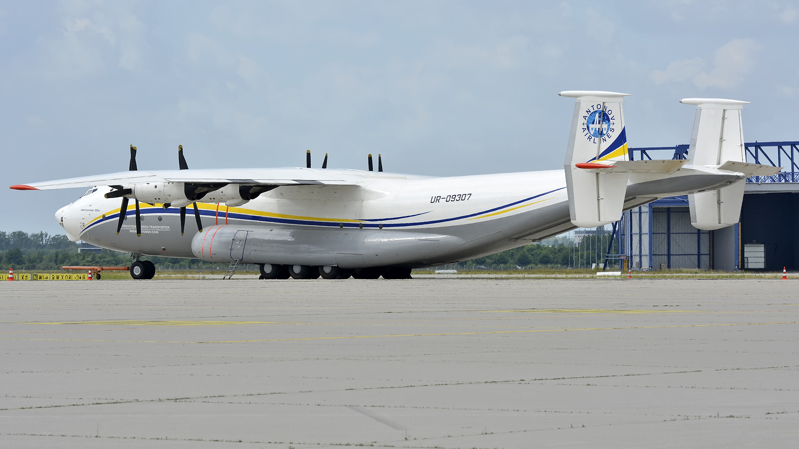Antonov Airlines / Antonov AN22A Berlin Aviation Spotting